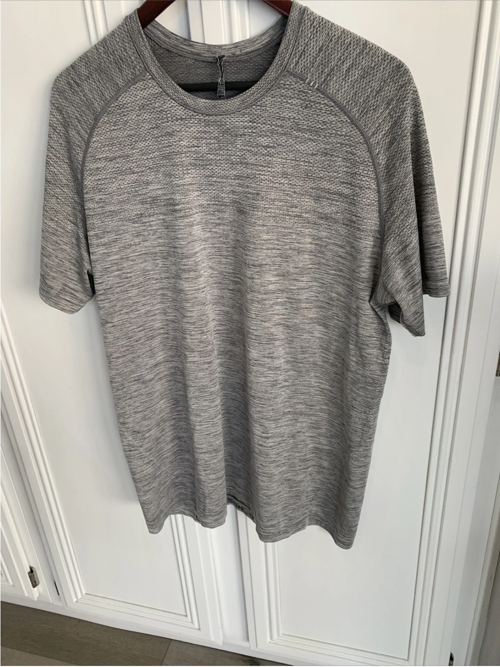 Lululemon Mens Swiftly Tech T Shirt Size L Gray  Stretch Short Sleeve  Great
